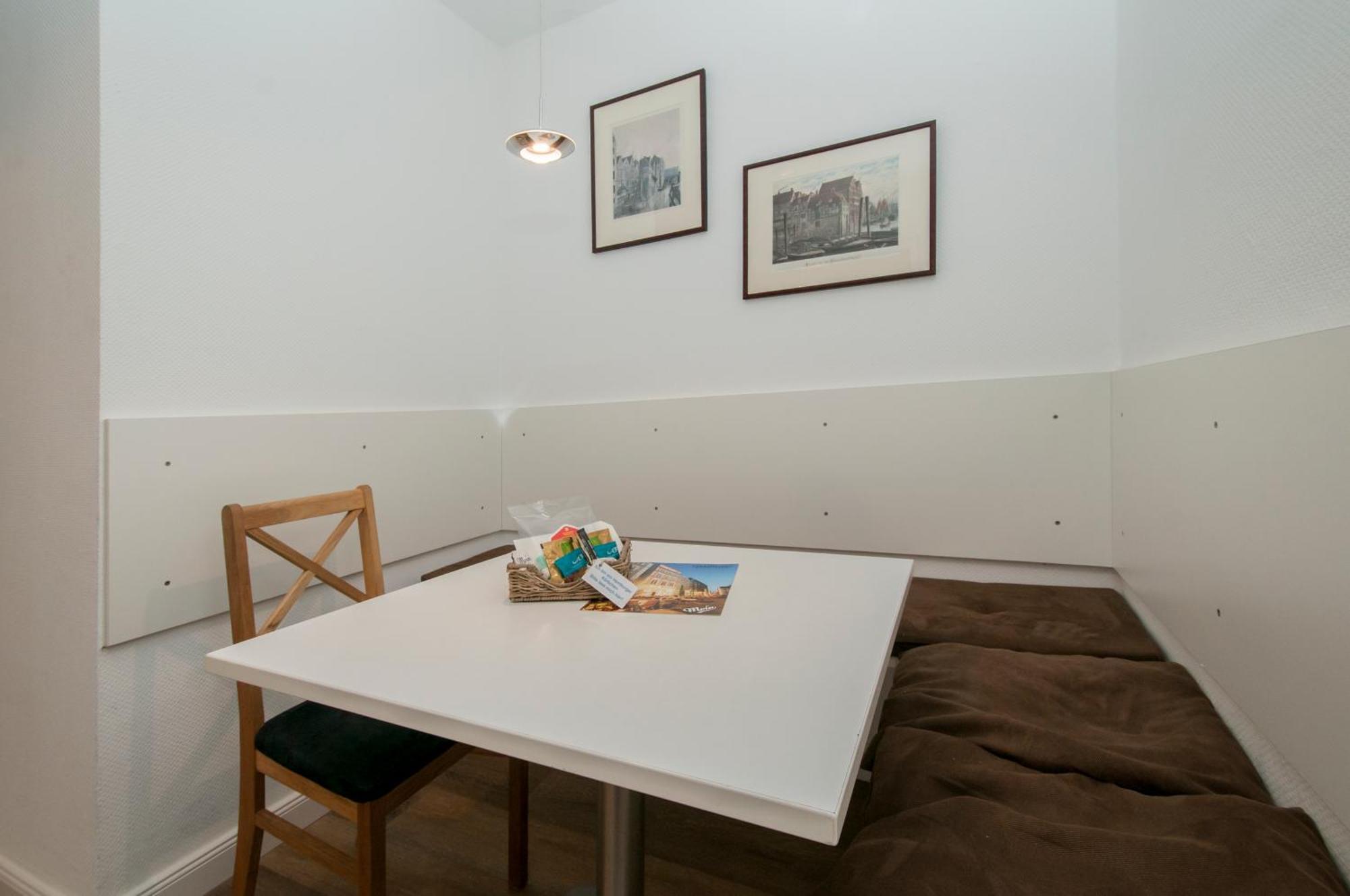 Appartements In Der Historischen Deichstrasse Contactless Check In Hamburg Room photo